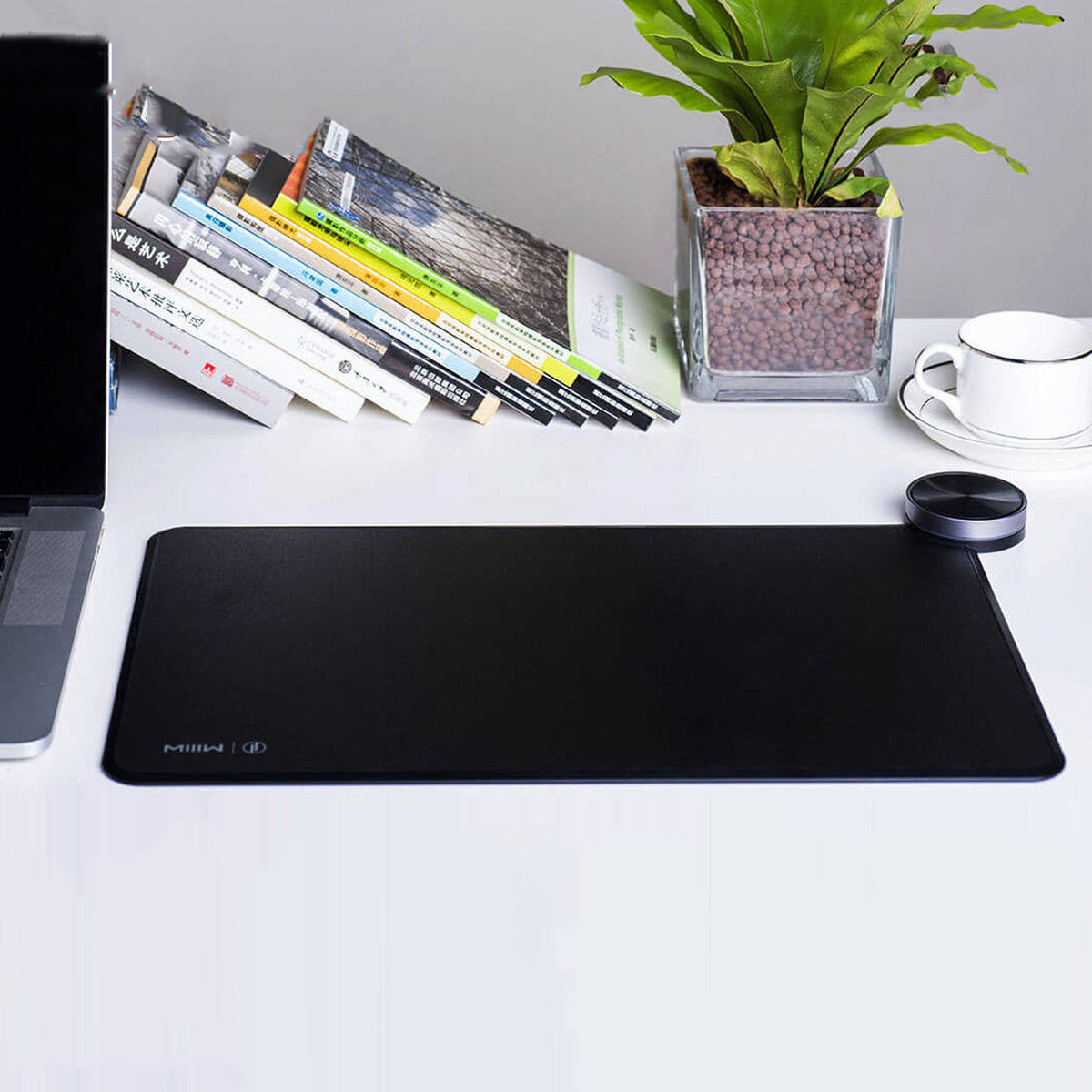 ApexDesk Smart Charging Mouse Mat